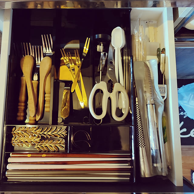 Tackunの山崎実業-tower タワー(山崎実業) 伸縮&スライドカトラリートレー タワー EXTENDED & SLIDE CUTLERY TRAY カトラリーケース 引き出し 仕切り 収納 整理 キッチンの家具・インテリア写真