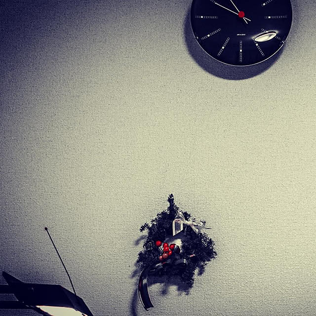 Raskolnikoffのarne-ARNE JACOBSEN WALL CLOCK BANKERS BLACK 210mm アルネヤコブセン 壁掛け時計 バンカーズ ブラック 実用性 シンプル 存在感 インテリア 歴史的作品 最高傑作 デンマーク国立銀行 トータルデザイン 北欧 家具 雑貨 ギフト ヤコブセンの家具・インテリア写真
