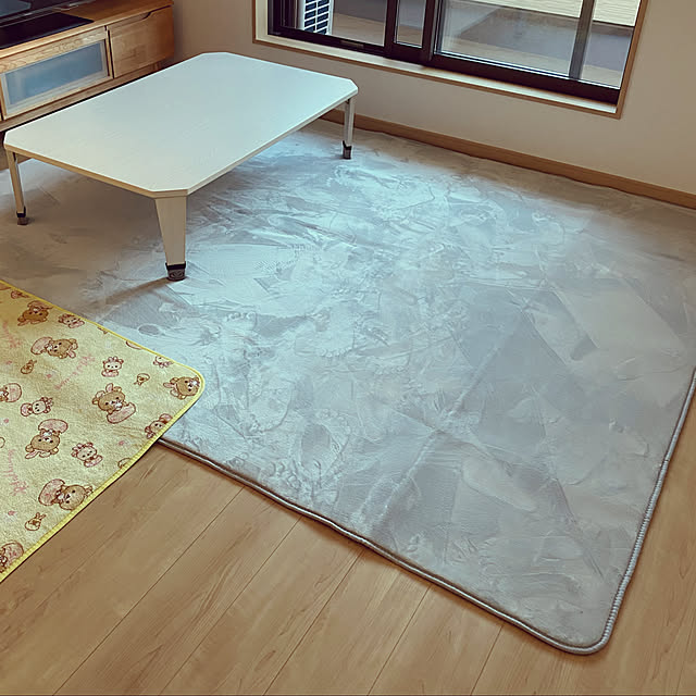 ponchanの-【シリーズ累計3.8万枚突破】 ラグ 洗える 撥水 カーペット 3畳 200×250cm 滑り止め 拭ける シャギーラグ おしゃれ 北欧 絨毯 カーペット 大きめ グレー ホワイト 白 ピンク 韓国 インテリア 長方形 子供 赤ちゃん ペット オールシーズン 新生活 お部屋コーデ ママラグの家具・インテリア写真