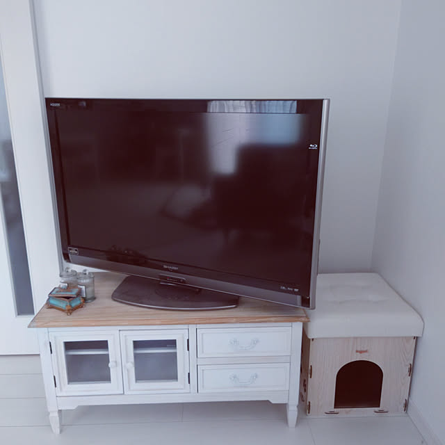 harungoの萩原-テレビ台 幅90cm 姫系 シャビーテイスト 完成品 ブロカント （ テレビボード リビングボード テレビラック 収納棚 白家具 木製 収納ラック TVボード 収納 フレンチカントリー クラシック かわいい おしゃれ 引出し ）の家具・インテリア写真