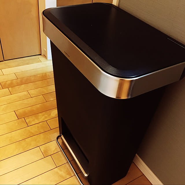 KCBRの-【正規品 1年保証付き】ゴミ箱 45L シンプルヒューマン simplehuman プラスチック レクタンギュラー ステップカン cw1385【ダストボックス 生ゴミ ごみ箱 大容量 おしゃれ 台所 キッチン ふた付き 保証 分別 45リットル スリム ペダル 北欧 新生活】の家具・インテリア写真