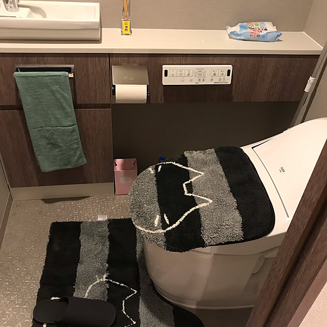 yagamirightのオカ-うちねこ洗えるトイレタリー （ トイレマット / フタカバー ）の家具・インテリア写真