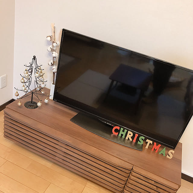 asaの一生紀-テレビ台 ローボード テレビボード TV台 幅120 幅130 テレビ TV アルダー材 ルーバー 木製 無垢 フラップ扉 引出し付 一人暮らし ワンルーム BLADE 124 TV ISSEIKIの家具・インテリア写真