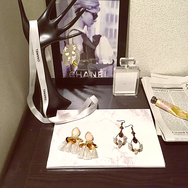 ディスプレイ CHANELのおしゃれなアレンジ・飾り方のインテリア ディスプレイ CHANELのおしゃれなアレンジ・飾り方のインテリア