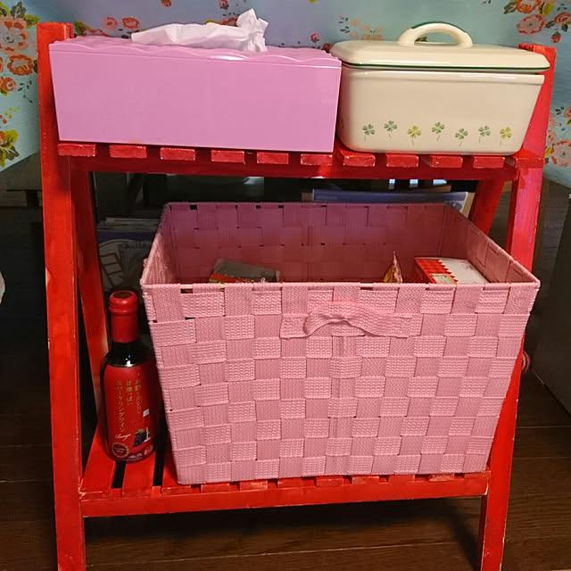 棚/陶器のケース/リサイクルショップ/ここの一角は赤とピンク❤のインテリア実例 - 2017-08-19 23:26:19