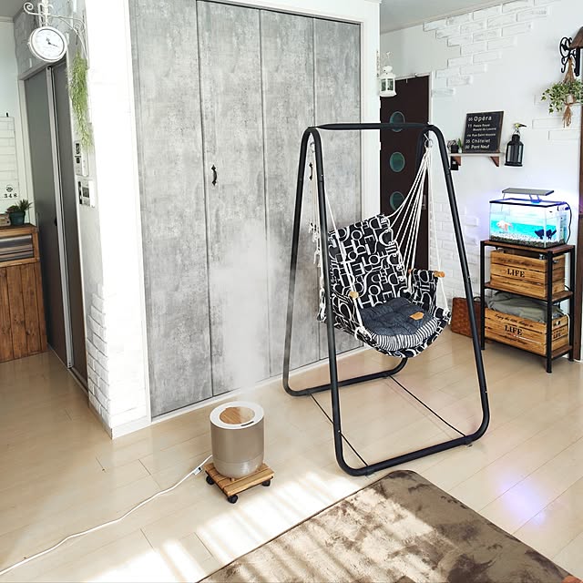 saayaの-【ポイント10倍】HB-T2153 ハイブリッド加湿器 Fog Mist (フォグミスト)ハイブリッド式 アロマ対応 上から給水 加熱 超音波式 抗菌カートリッジ 3.5L 北欧 オフタイマー 卓上 乾燥対策 寝室 おしゃれ 一人暮らし THREEUP スリーアップ 送料無料【メーカー保証付き】の家具・インテリア写真