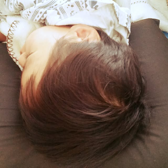 ベッド周り/ごめんなさい。。/子供が可愛くて/思わずパシャリ☆/旦那のまくらのインテリア実例 - 2015-10-24 14:46:32