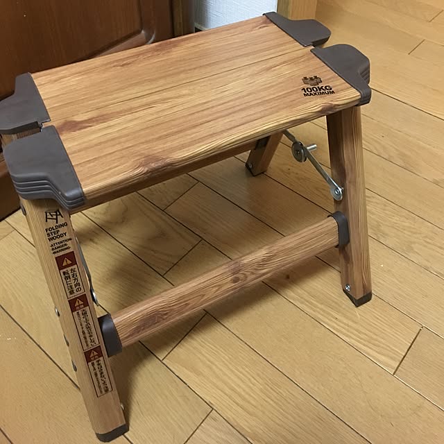 ichanのホームテイスト-ステップ スツール 脚立 1段 タイプ オーク 折りたたみ式 アルミ製 軽量 耐荷重100kg 防水加工 踏み台 昇降台 補助台 什器 掃除 アウトドアの家具・インテリア写真