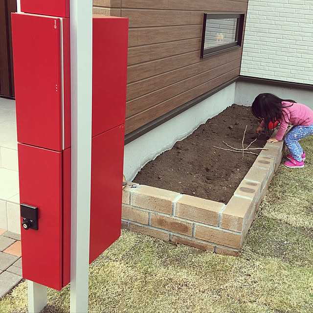 玄関/入り口/#夏が楽しみな芝生/#花壇はこれから/#宅配ボックス/#ナスタ...などのインテリア実例 - 2018-04-04 21:52:48