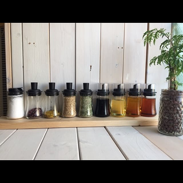 調味料を容器に入れ替えて、もっと使いやすく便利に♪  