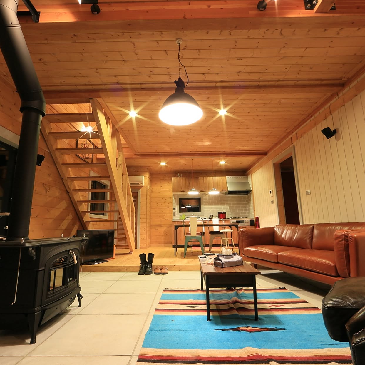 憧れのログハウス！木に囲まれたリビングでリラックス生活 | RoomClip mag