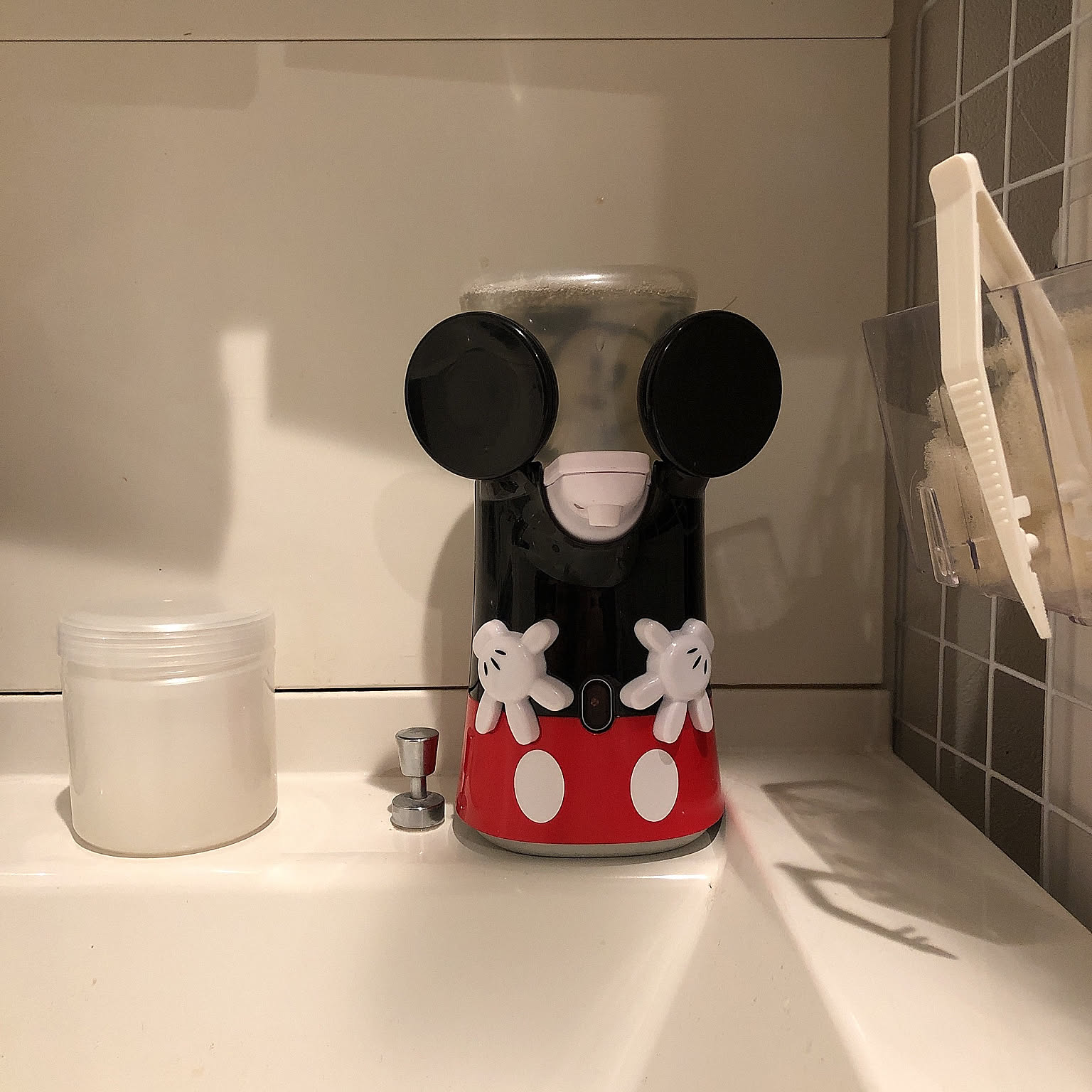 コストコのオススメありますか ミッキーハンドソープ ミューズ ノータッチ泡ハンドソープ コストコ 無言フォロー いいねすいません などのインテリア実例 21 05 23 22 38 09 Roomclip ルームクリップ