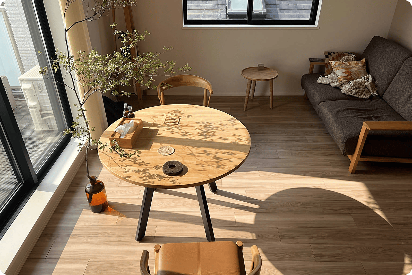 ダイニングの新定番 丸テーブル – KANADEMONO