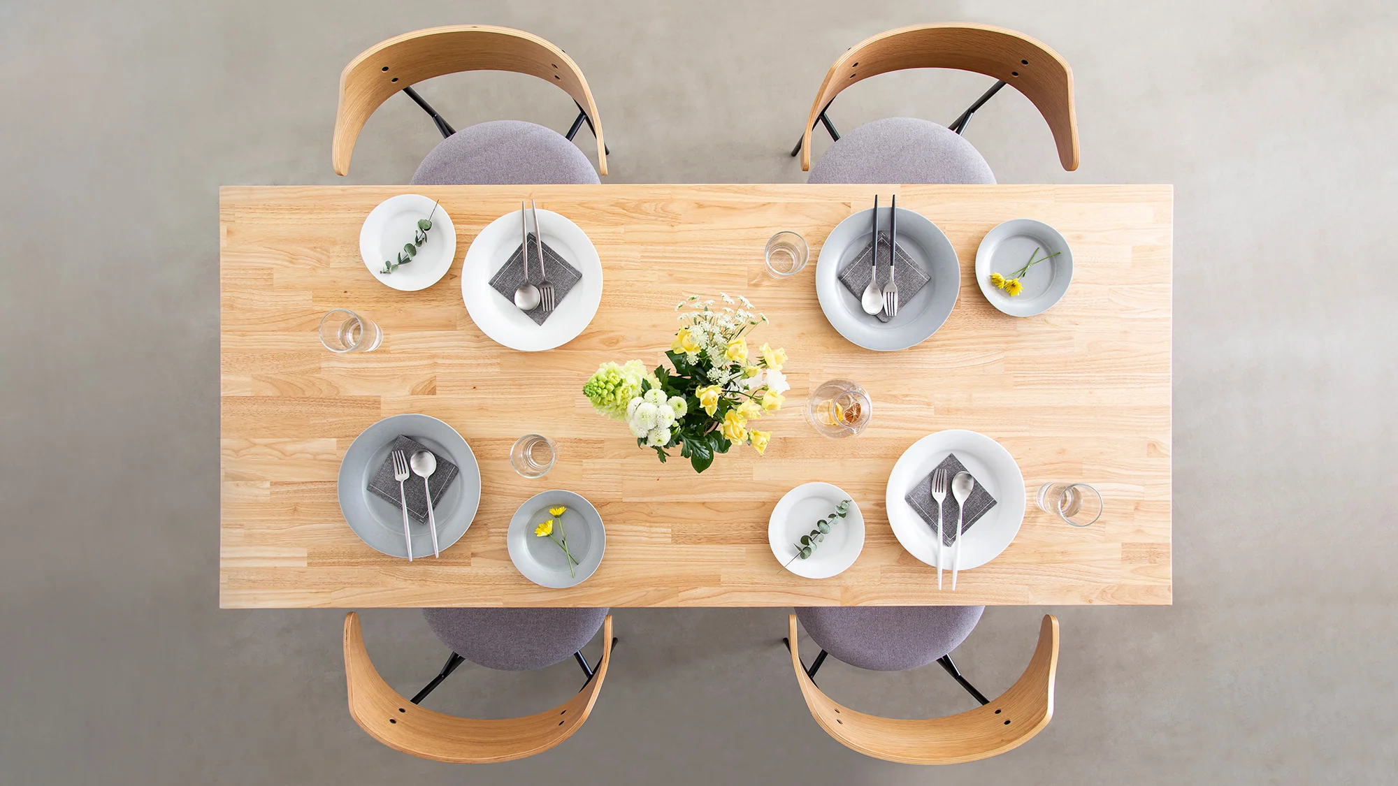 自分に合ったテーブルサイズは？サイズオーダー無料のKANADEMONOが、一人暮らしや、二人暮らし、3人以上の家族ごとにおすすめのテーブルサイズを解説！