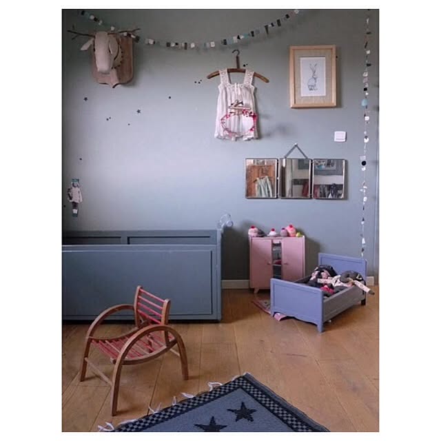 壁紙 ファブリックで可愛く 子供部屋のカラーコーディネート例