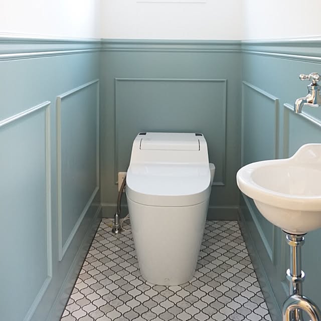 トイレもおしゃれに 壁紙やタイルで違った空間に変身させちゃおう Roomclip Mag 暮らしとインテリアのwebマガジン
