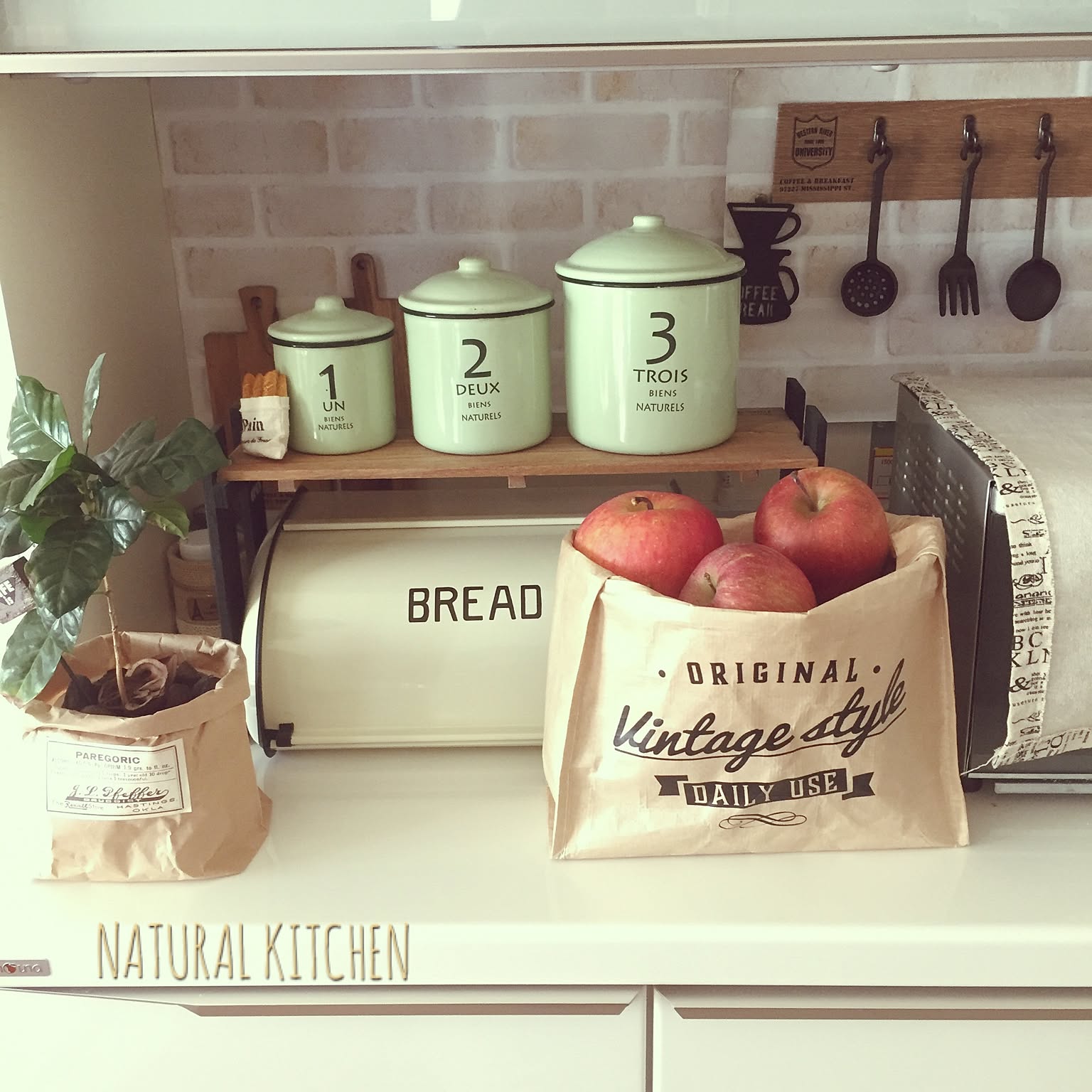 お部屋のポイントになる！セリアのちょこっとバックを紹介