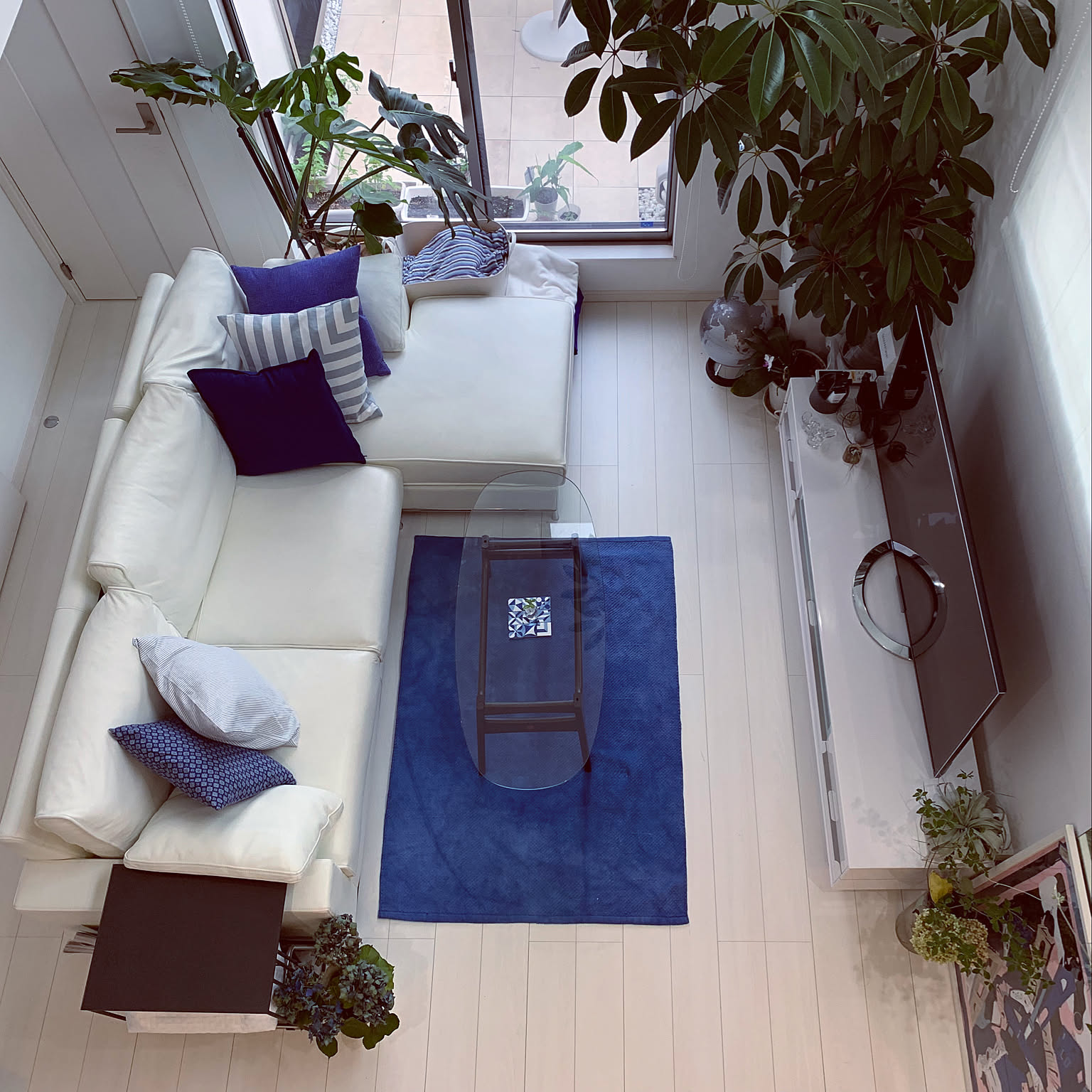 この色彩で個性を演出♡ホワイトインテリアにアクセントを