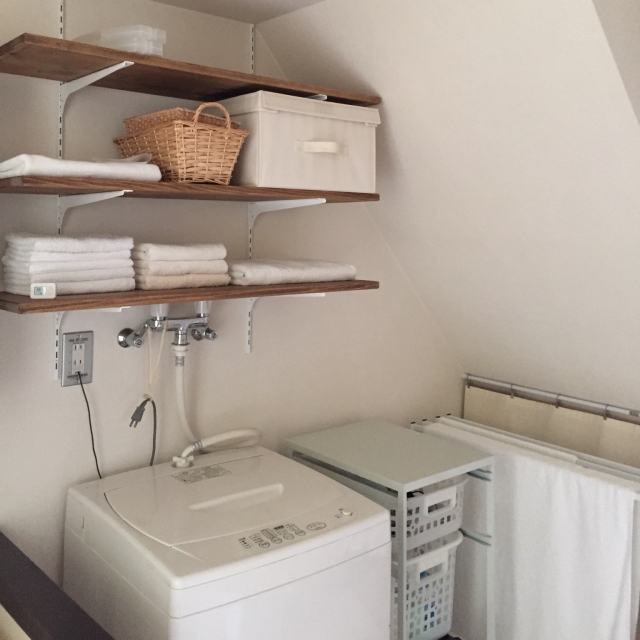 洗面所の壁面を上手におしゃれに有効活用 壁面収納アイデア10選 Roomclip Mag 暮らしとインテリアのwebマガジン