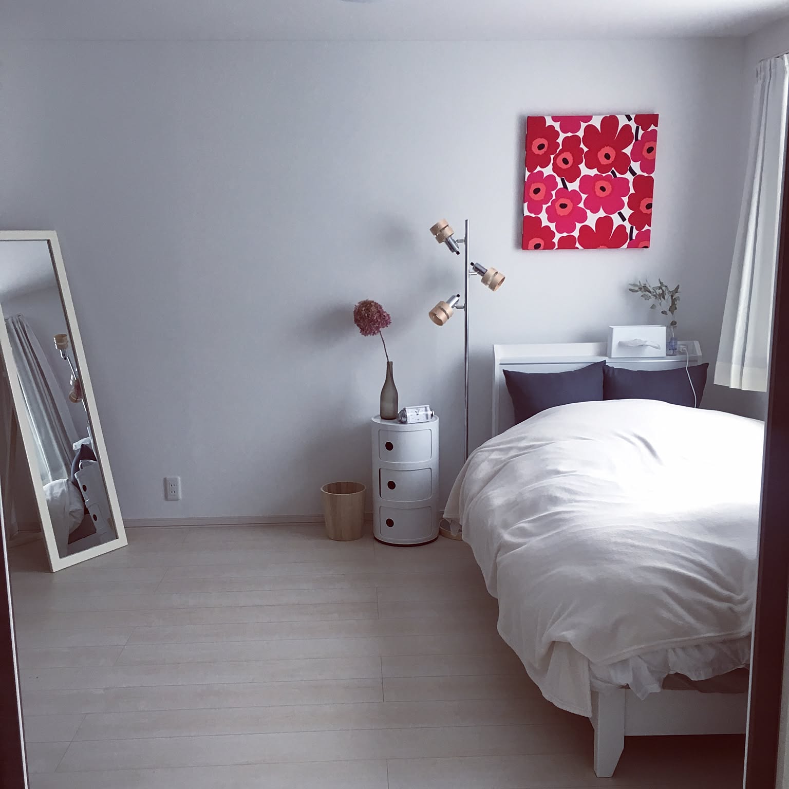 白ベースのお部屋に、アクセントカラーを取り入れよう