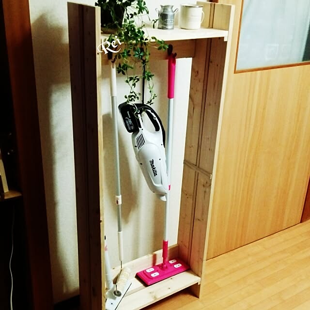 お部屋の雰囲気を壊さない 掃除道具収納術 Roomclip Mag 暮らしとインテリアのwebマガジン