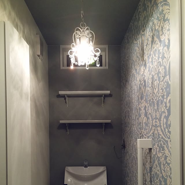 トイレもおしゃれに 壁紙やタイルで違った空間に変身させちゃおう Roomclip Mag 暮らしとインテリアのwebマガジン