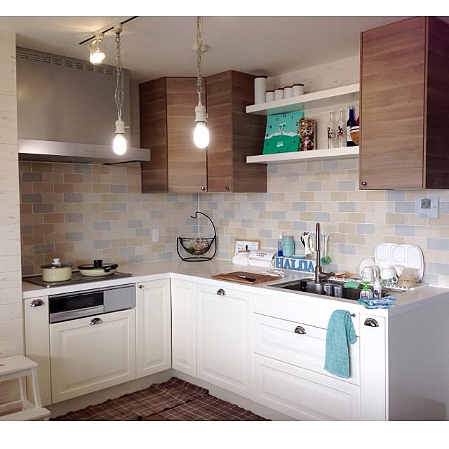 様々な色や質感で遊ぶ♪タイルキッチンいいね!