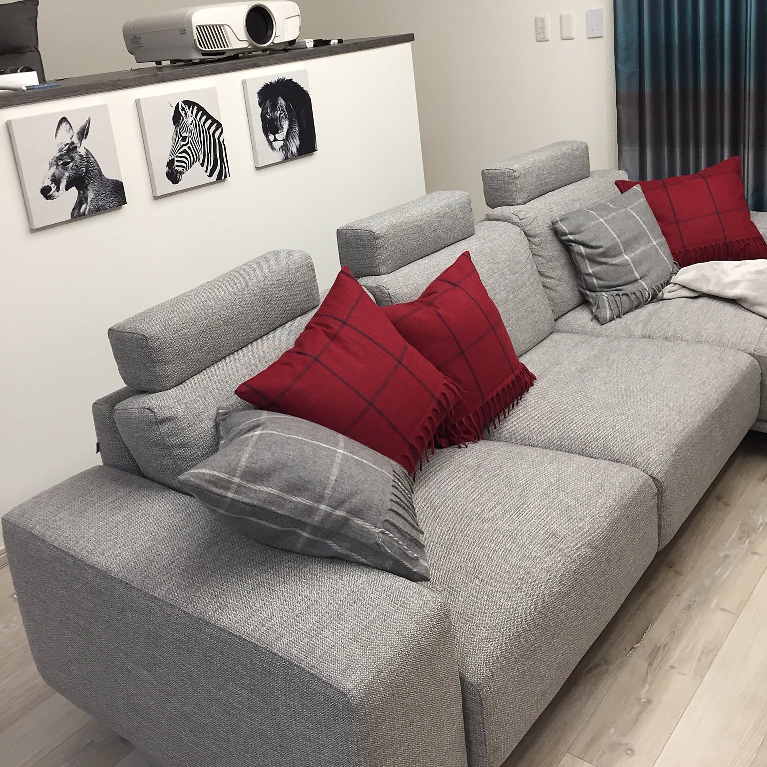 差し色とグラデーション♪優しいモノトーンスタイル