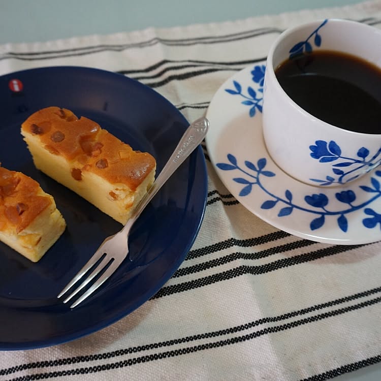 同じような色の食器で揃えてスッキリと。