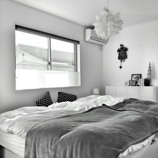 大きなベッドが印象的な寝室