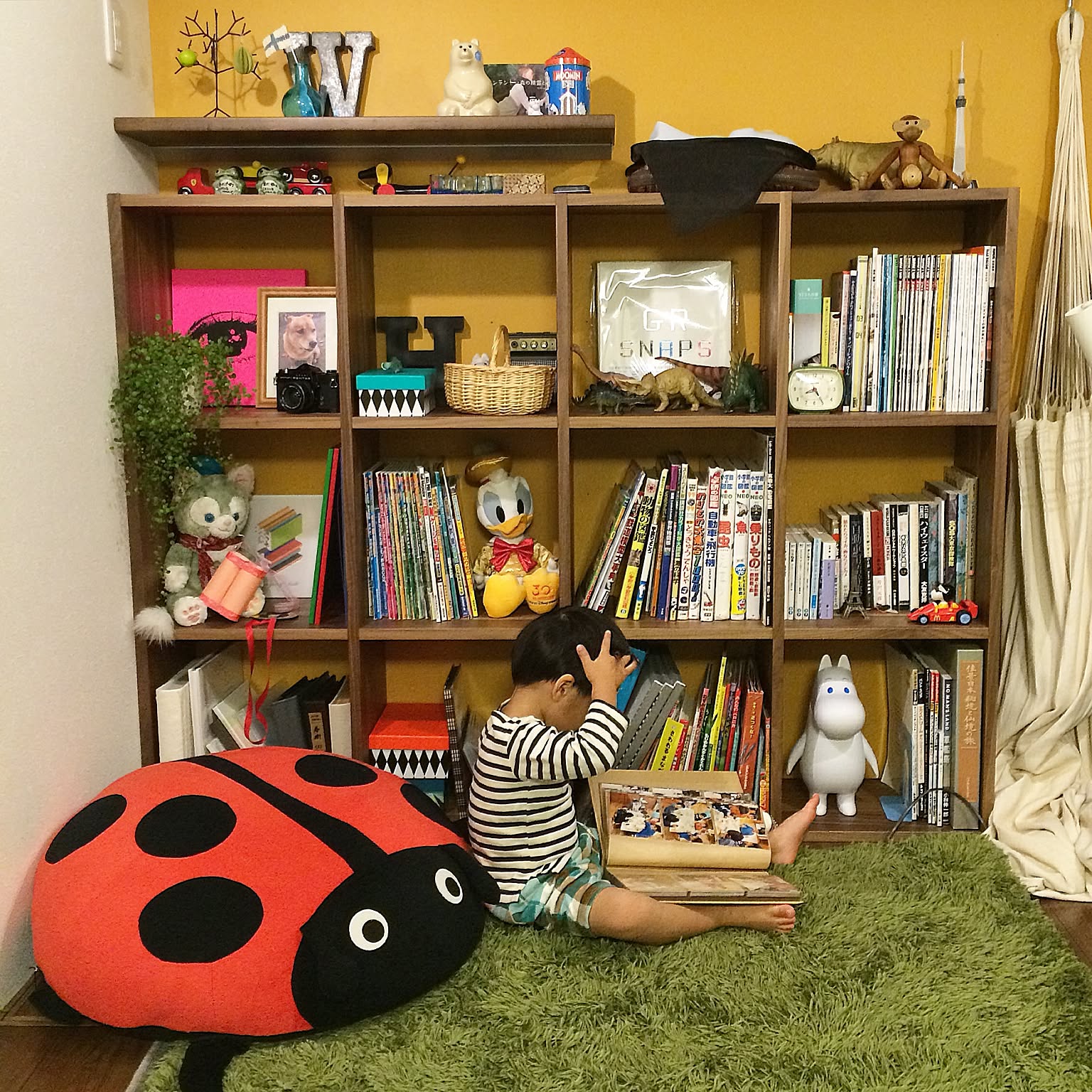 3段×4つでシンプルな本棚に