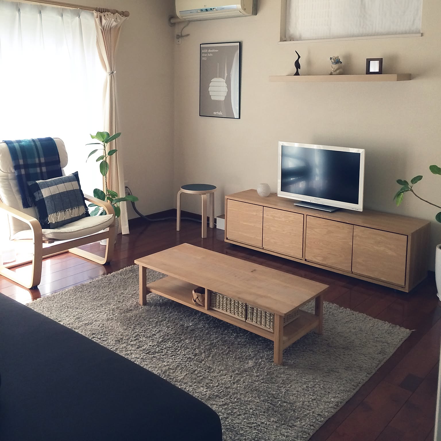 シンプルな大人部屋に合うTV台