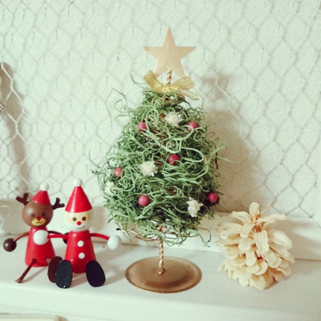 可愛いミニツリーをハンドメイド クリスマスムードを盛り上げよう Roomclip Mag 暮らしとインテリアのwebマガジン