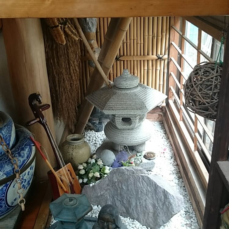 階段下を庭園にする