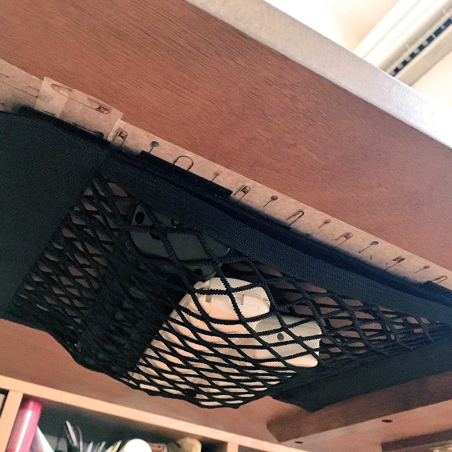 脱生活感!すっきりしたテーブルで見た目と作業性を両立