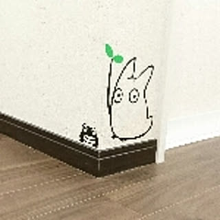 8318