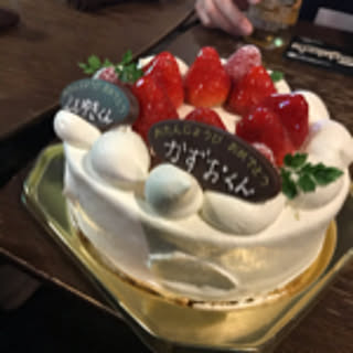 923