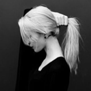 em