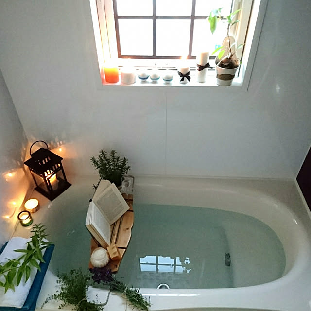バスタイムにリラックス お風呂で気持ちよく過ごす方法 Roomclip Mag 暮らしとインテリアのwebマガジン