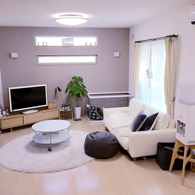 サークルラグが使える お部屋をより快適にするアイデア Roomclip Mag 暮らしとインテリアのwebマガジン サークルラグが使える お部屋をより快適にするアイデア Roomclip Mag 暮らしとインテリアのwebマガジン