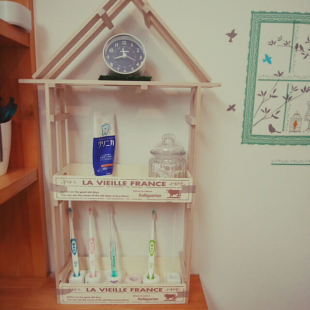「ボンドで簡単♪すのこでつくるお家型歯ブラシ収納棚」 by mamapapa2さん