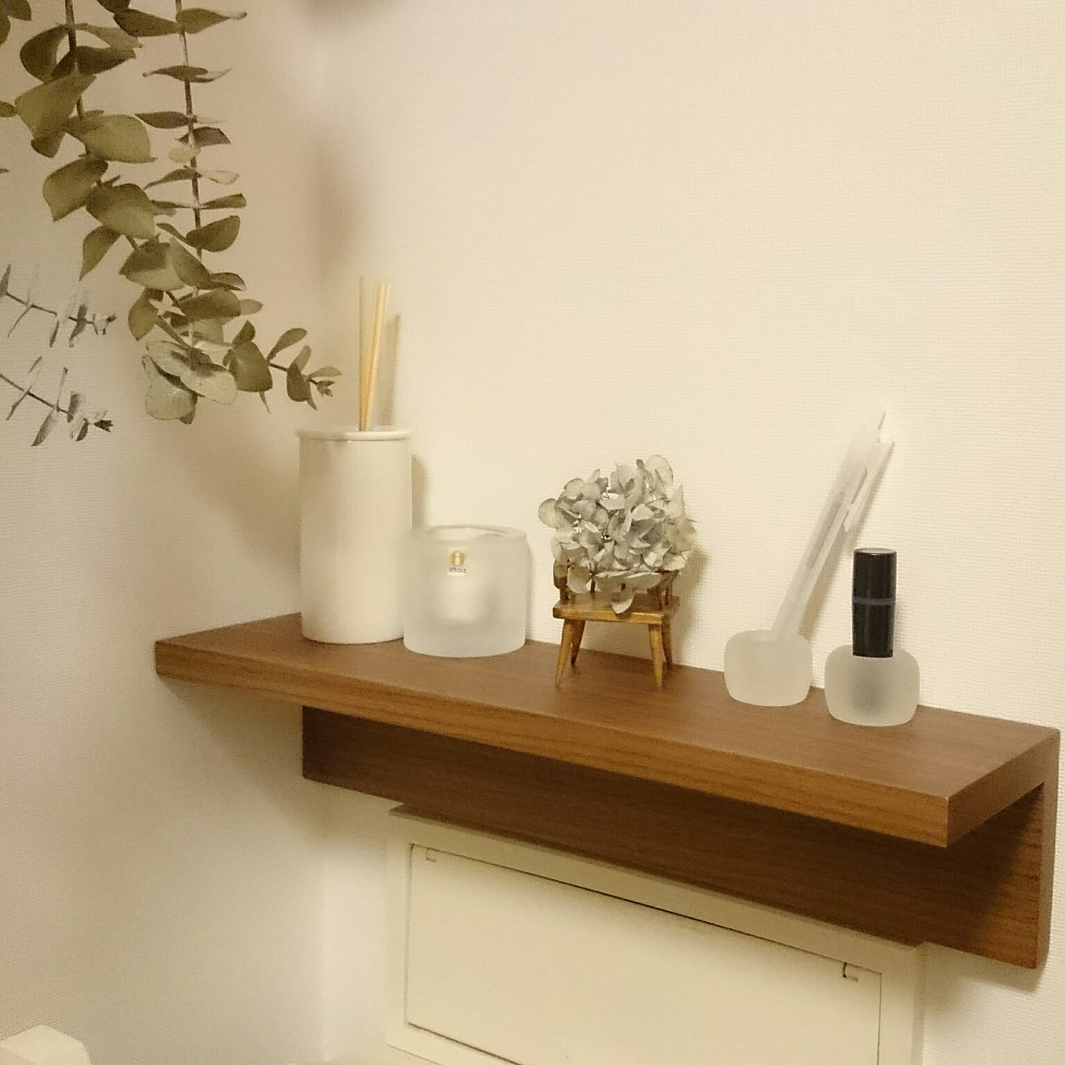さりげなく そして使いやすく 玄関につくるハンコ置き場 Roomclip Mag 暮らしとインテリアのwebマガジン