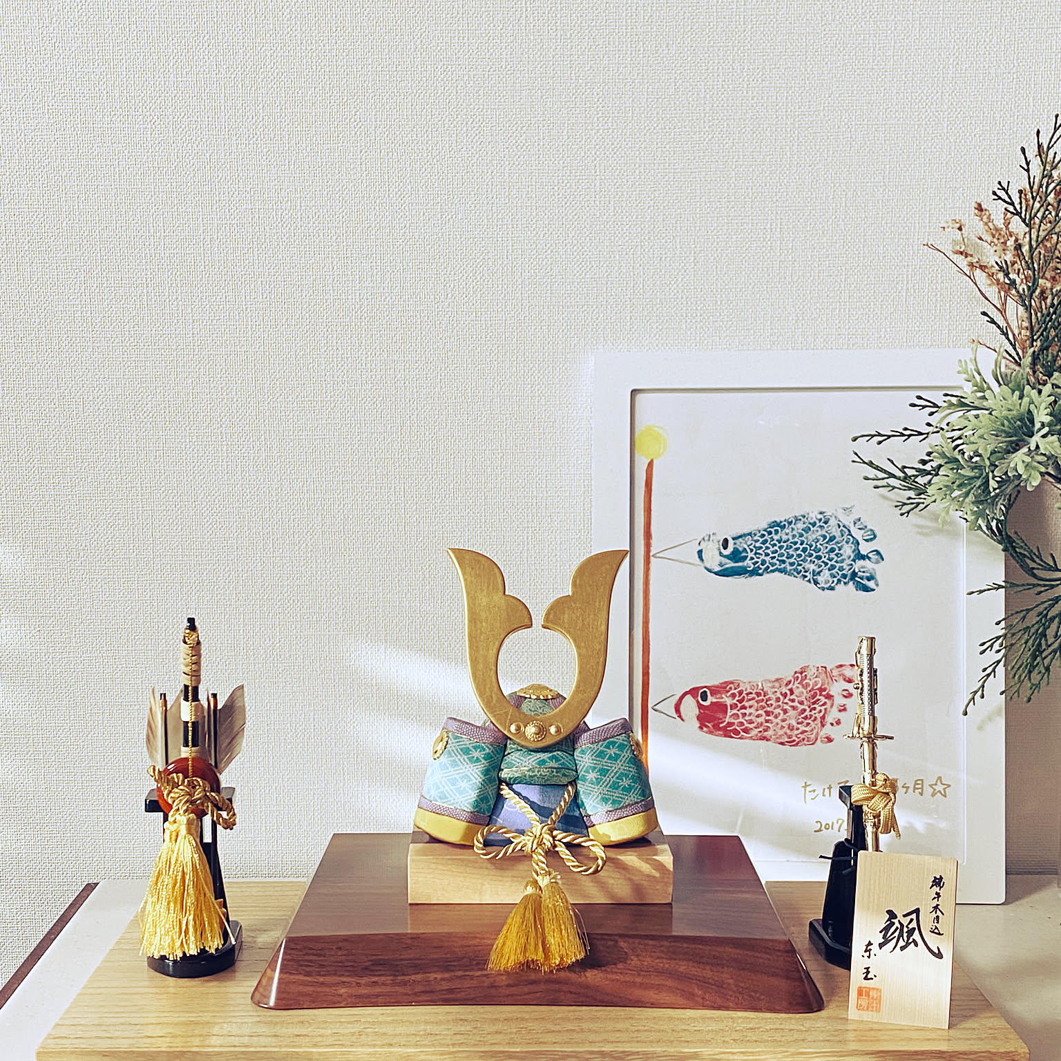 おしゃれでコンパクトな五月人形 兜飾り 鎧飾りを紹介 飾り方のアイデアも Roomclip Mag 暮らしとインテリアのwebマガジン