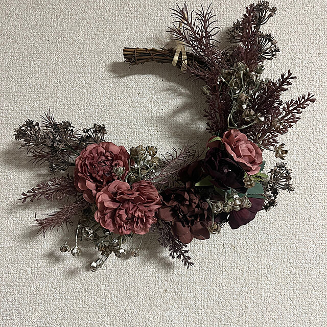 「造花とフェイクグリーンで作る、簡単三日月リース」 by ritsukoさん