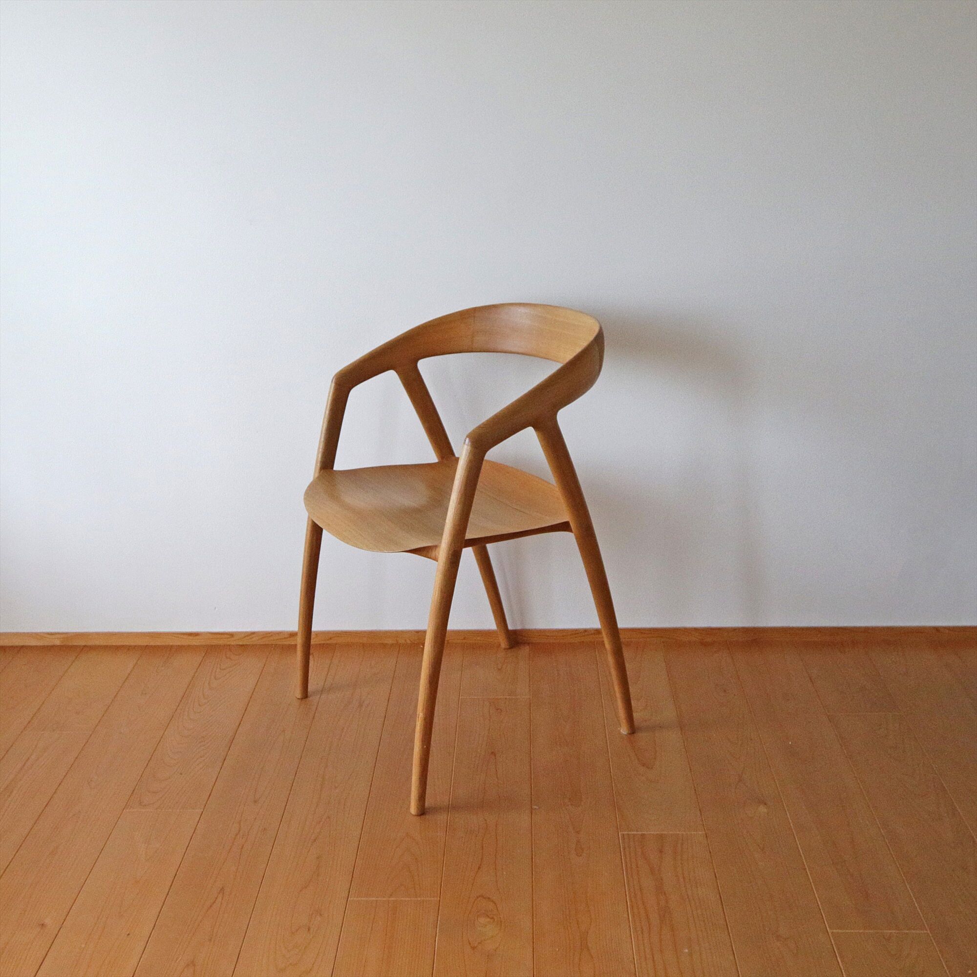 「和に合う、シンプルモダン。彫刻のように美しい、木の椅子」 by pixisukeさん