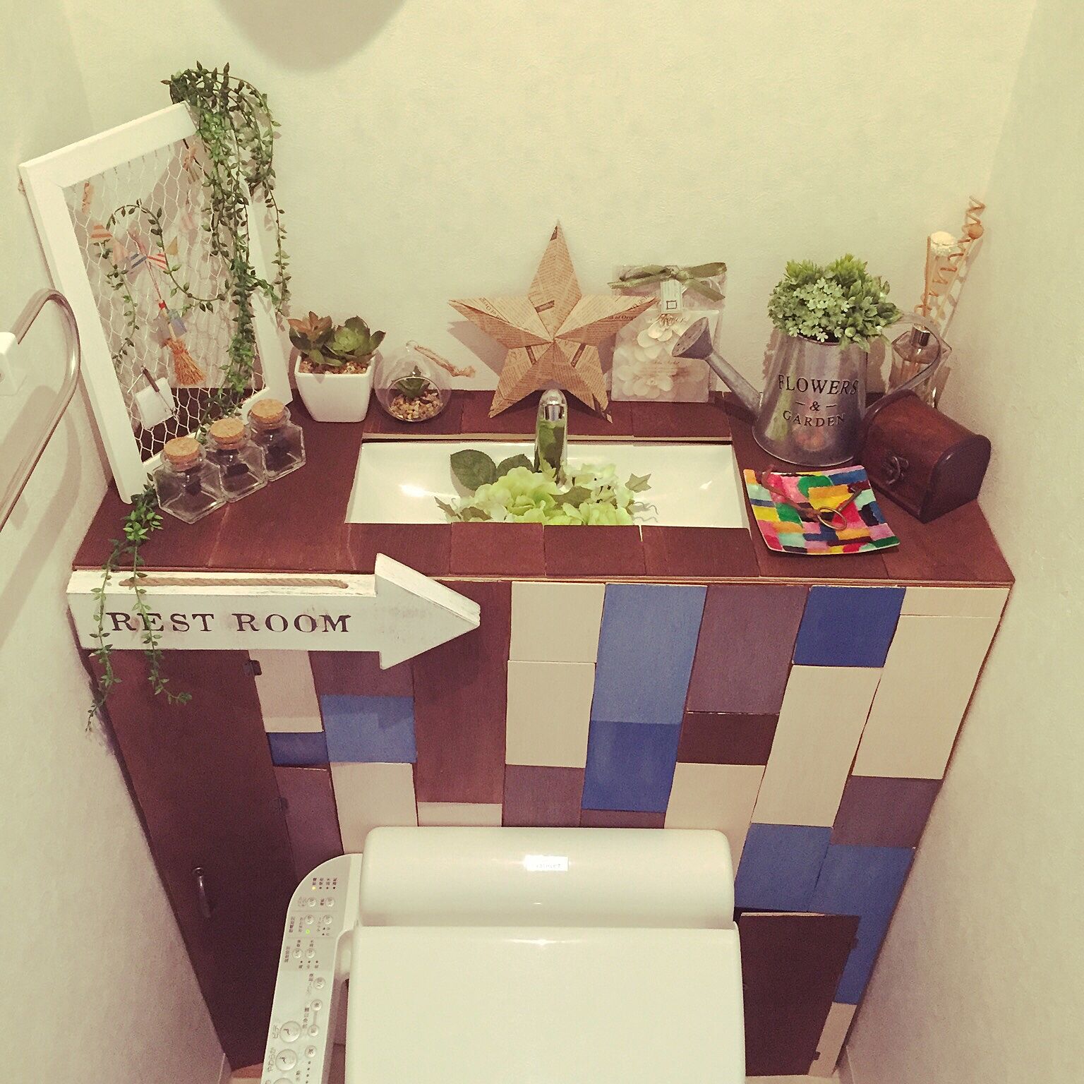 トイレをオシャレに！ついつい自慢したくなる収納&DIY実例