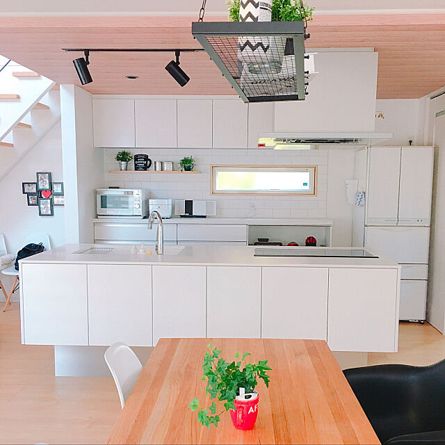 「陽当たりが気持ち良い、白と木目の明るくシンプルな家」 by Erinaさん