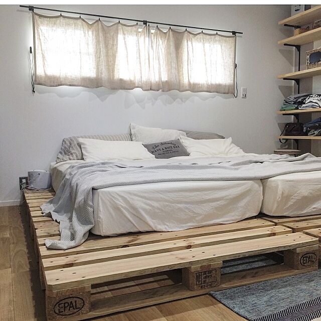 すのこ パレットでつくるベッドが新鮮 真似したいアイデア１０選 Roomclip Mag 暮らしとインテリアのwebマガジン