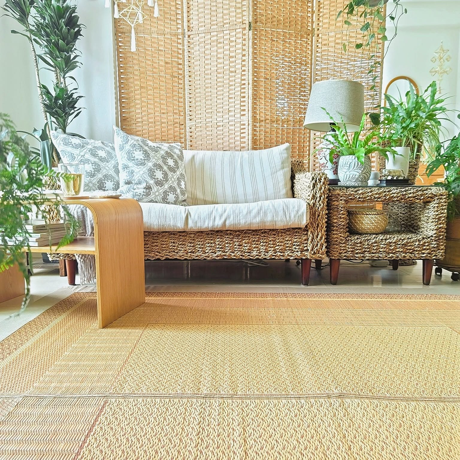 足元から涼しく快適に♪お部屋の雰囲気に合わせた夏用ラグのコーディネート