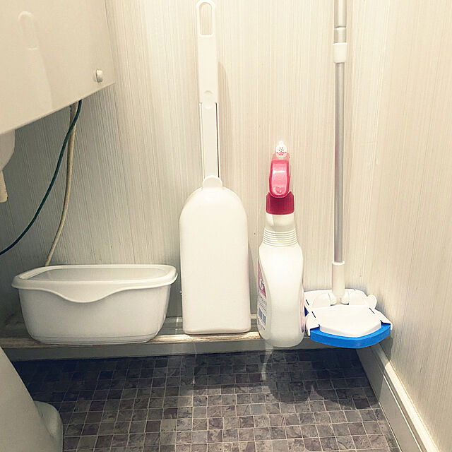 「つっぱり棒1本で掃除も片付けも快適に♪トイレのお掃除グッズ収納アイデア」 by ikeさん
